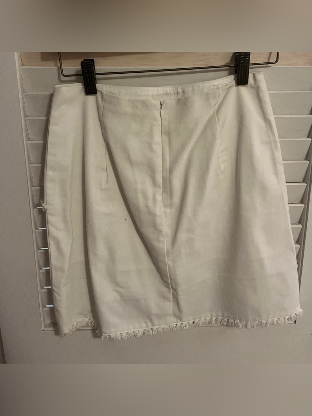 Classic White Fringe Hem Skirt - Picture 2 of 2